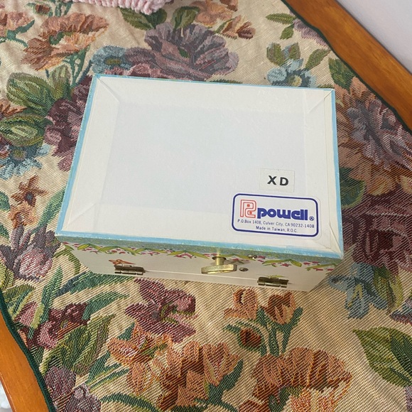 Vintage big eyed girl ballerina Jewelry Box with flowers & butterflies - Picture 8 of 13